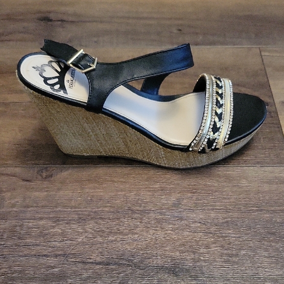 Chic Black and Tan Wedge Sandals - Picture 3 of 7
